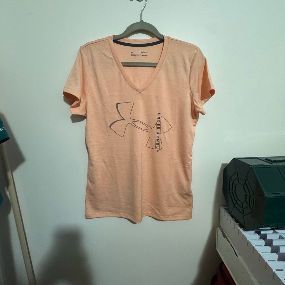 Under Armour HeatGear Loose Fit V-Neck Tee | Peach | M
